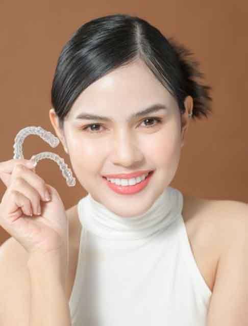 Lady shows off Invisalign clear aligners